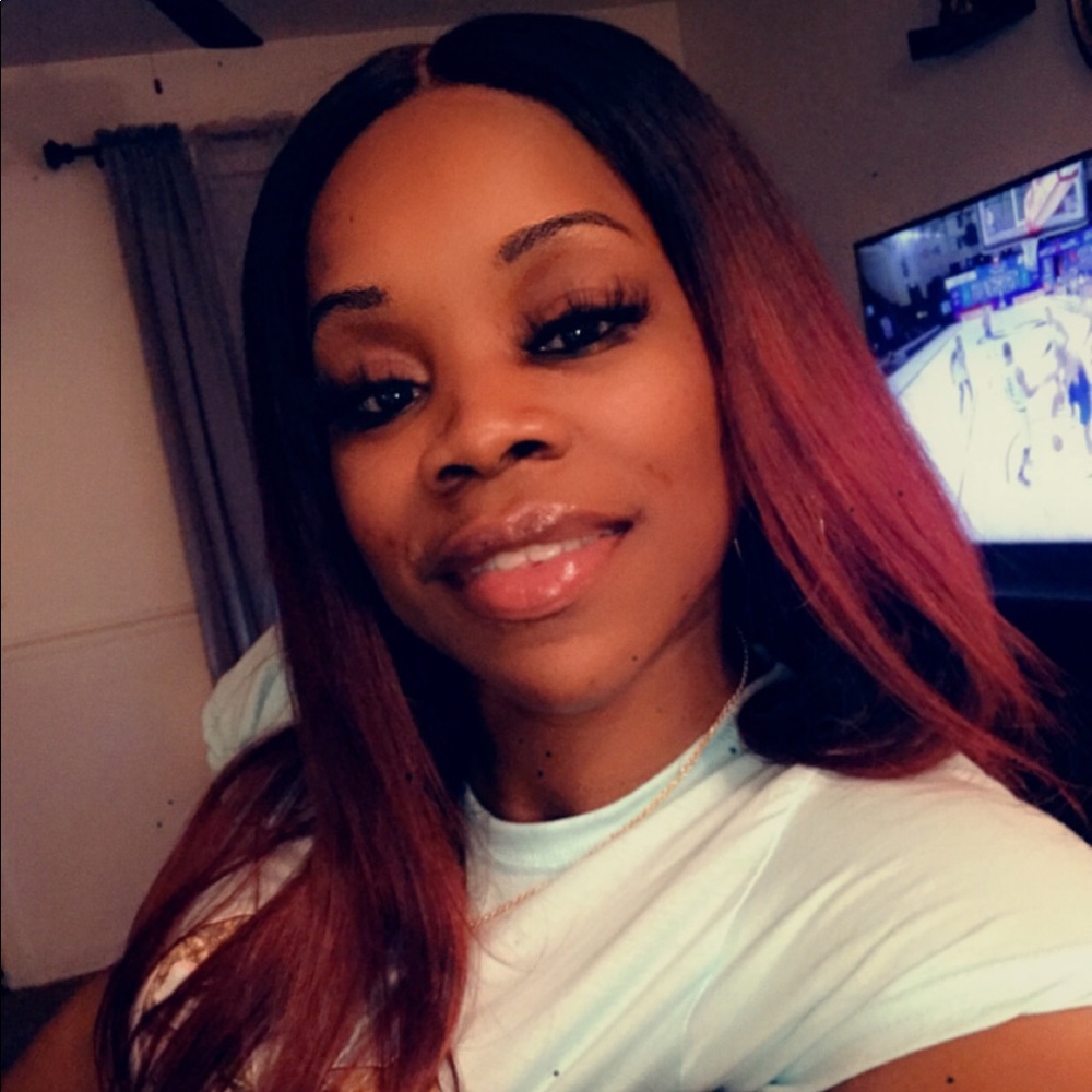Meet your Posher, Denisha
